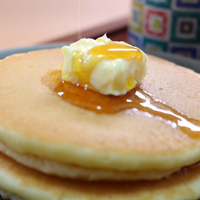 金澤文豪カフェあんずのホットケーキ