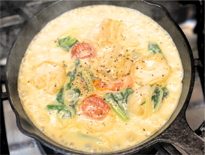 スキレット鉄鍋パスタ「エビのクリームソース」
